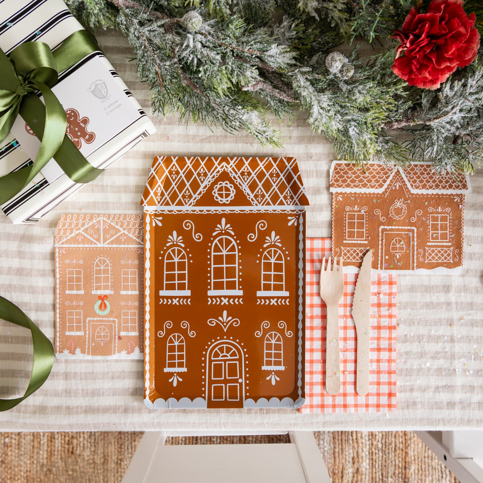 Baking Spirits Bright Tall Gingerbread House Plates, Daydream Society