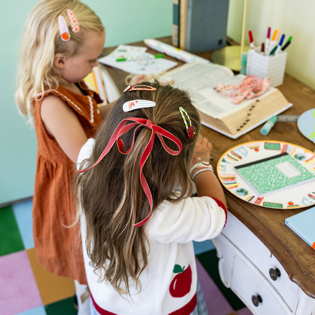 Smarty Pants Bookshelf Large Plates