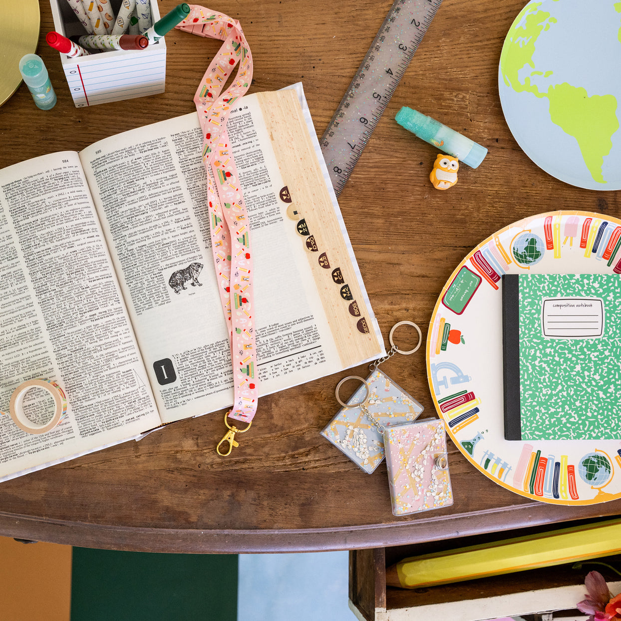 Smarty Pants Bookshelf Large Plates