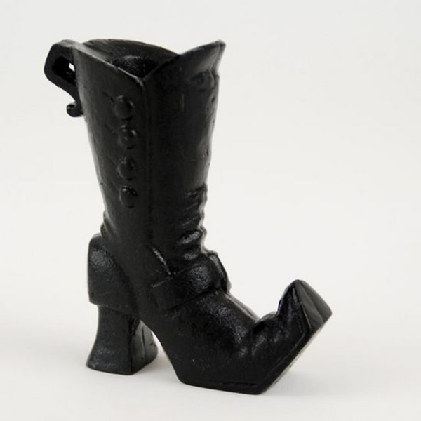 Halloween Witch Boot Spiderweb Candle Holder – Resin Figurine Decor, Black, Free Standing